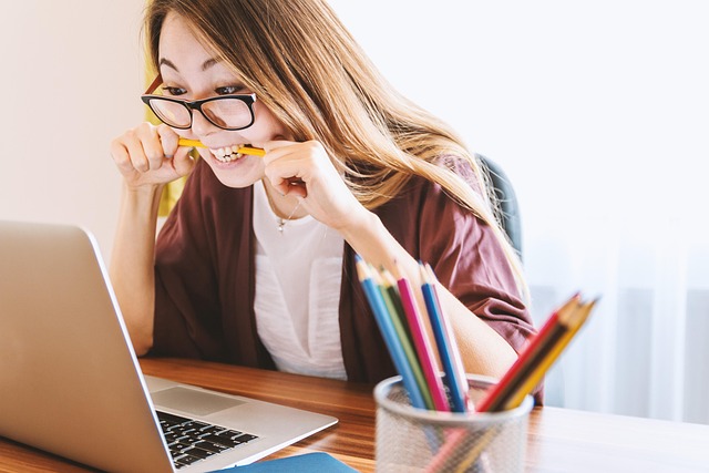 online retail learning laptop storefront screen